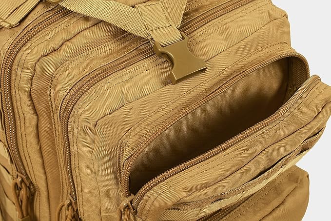 Wasserdichter Camping-Rucksack mit robusten Trägern für sicheres Tragen.