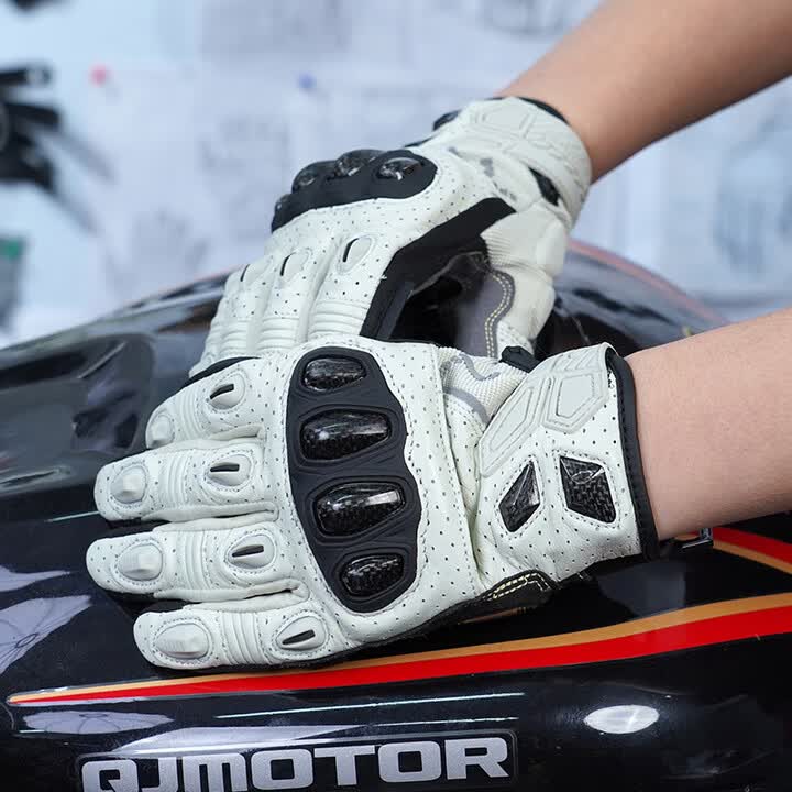 seibertron-gallery:sps7-white-scenes-20260721 | Produkt:8845812334782 | Farbe:Weiß | Slot:3 | Seibertron SPS-7 Weiße Motorradhandschuhe Fahrszene 3