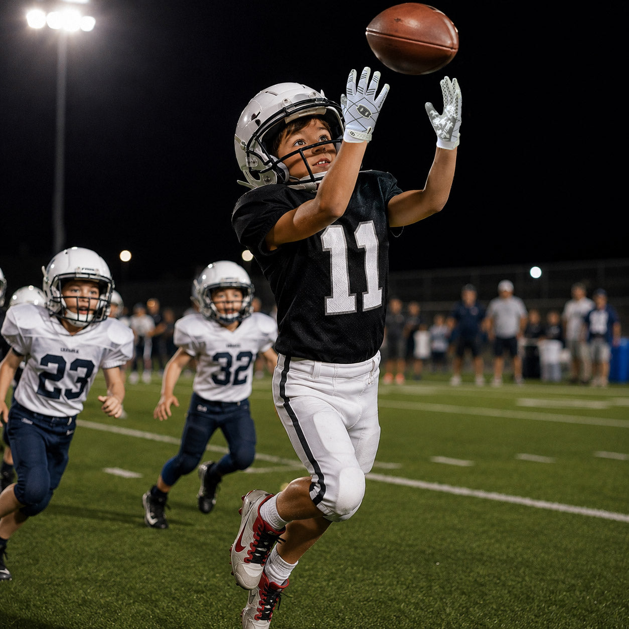 seibertron-gallery:pro3-adult-youth-zodiac-20260716 | product:8668804808894 | color:White | group:Youth | slot:3 | Seibertron PRO 3.0 youth football receiver gloves white zodiac gallery 3