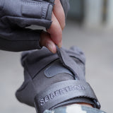 Farbe: Grau | Charge: solag-t-complete-20260716 | Rolle: Detail-3 | Seibertron S.O.L.A.G-T drei fingerlose taktische Handschuhe grau Detail 3