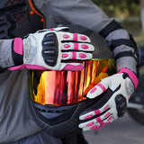 color:Rosa | batch:sps4-scenes-20260716 | role:scene-05 | Seibertron SPS-4 winter wasserdichte Motorradhandschuhe rosa Fahrszene 05