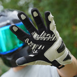 Farbe:Weiß | Charge:sps4-szenen-20260716 | Rolle:szene-01 | Seibertron SPS-4 Winter wasserdichte Motorradhandschuhe weiß Fahrszene 01