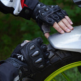 seibertron-gallery:sps7h-scene-color-groups-20260721 | Produkt:8847662776510 | Farbe:Schwarz | Slot:4 | Seibertron SPS-7H schwarze Halbfinger-Motorradhandschuhe Szenenbild 4