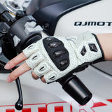 seibertron-gallery:sps7h-scene-color-groups-20260721 | Produkt:8847662776510 | Farbe:Weiß | Slot:2 | Seibertron SPS-7H weiße Halbfinger-Motorradhandschuhe Szenenbild 2